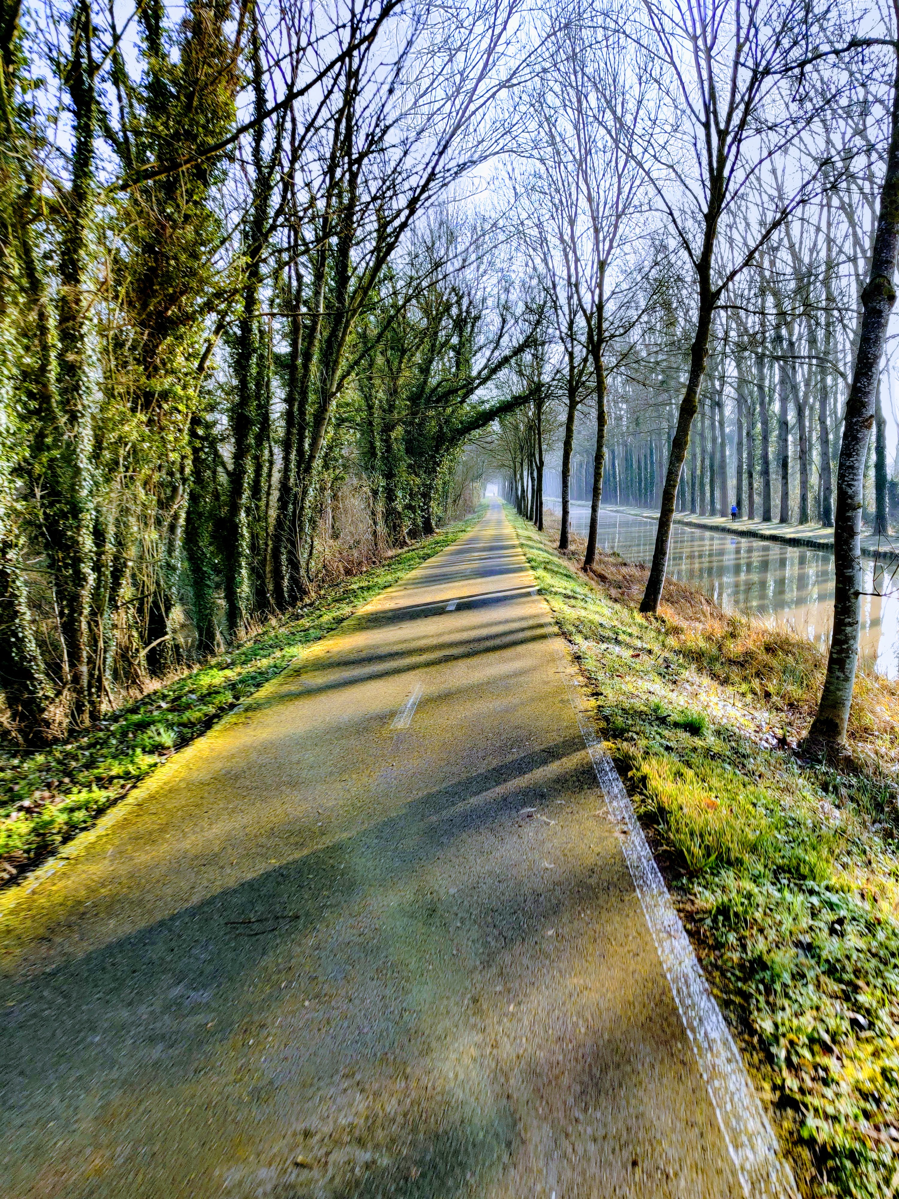 Cycling on the canal de l'ourcq