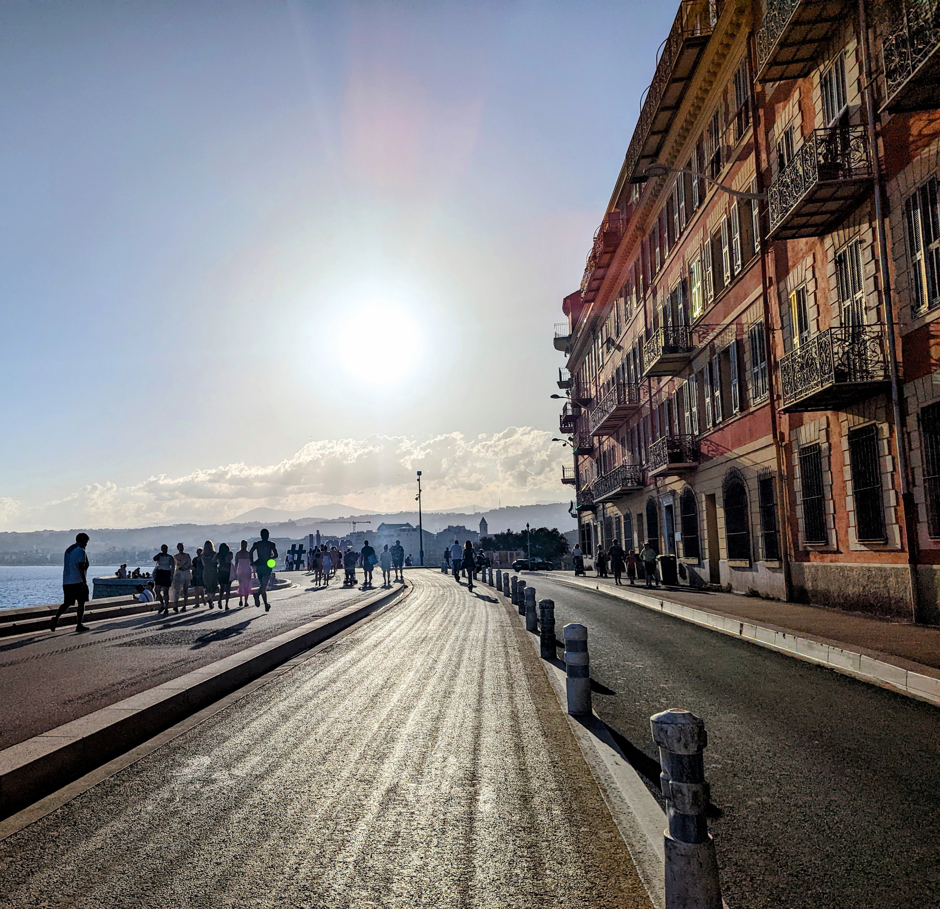 Promenade de Nice between the port and the beach